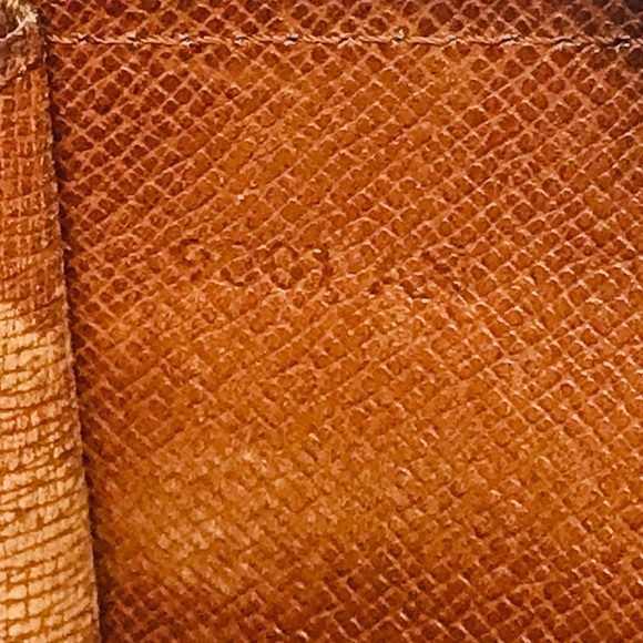 🔥LOUIS VUITTON Vintage Monogram Sarah Wallet🔥 - Picture 16 of 16